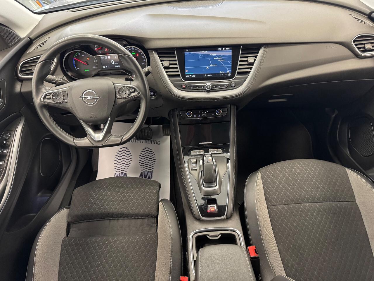 Opel X GRANDLAND 1.6 HYBRID4 PLUG-IN