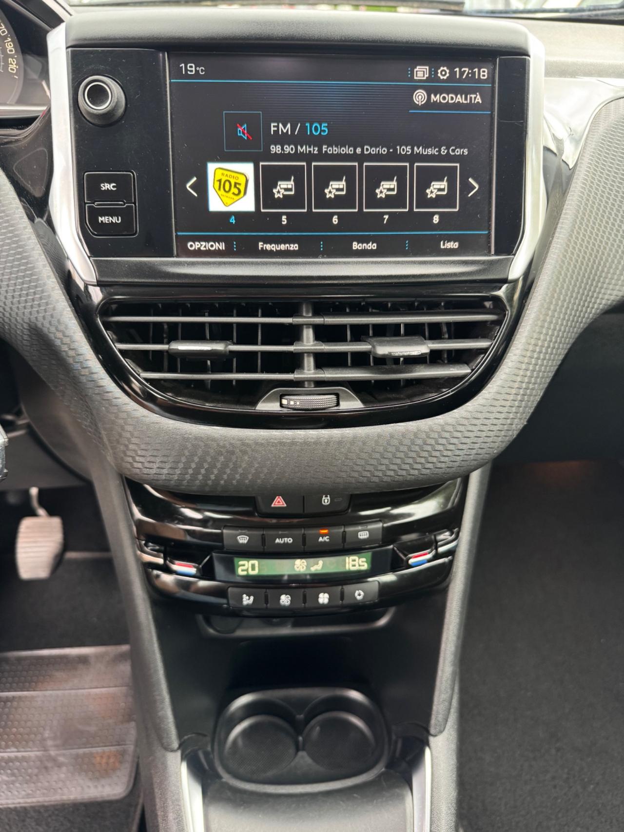 Peugeot 208 tagliandata cinghia nuova Neopatentati
