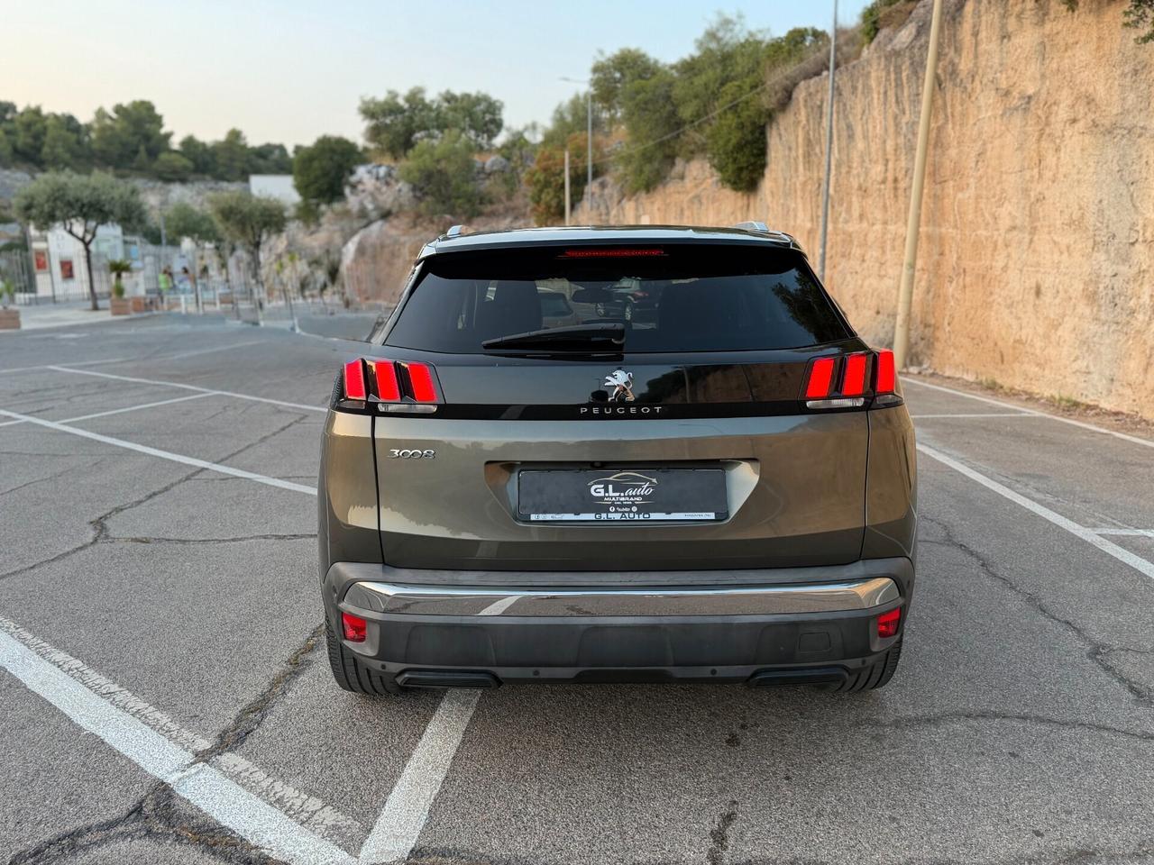 Peugeot 3008 ALLURE/1.6 120CV/PELLE/18"/CAR PLAY
