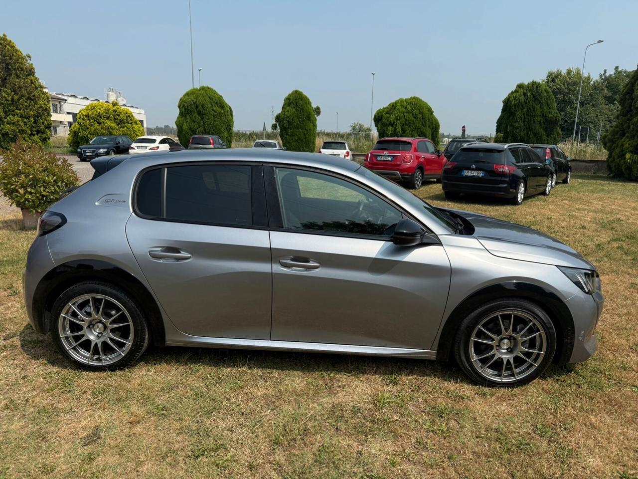 Peugeot 208 100 GT Line ADATTA NEOPATENTATI