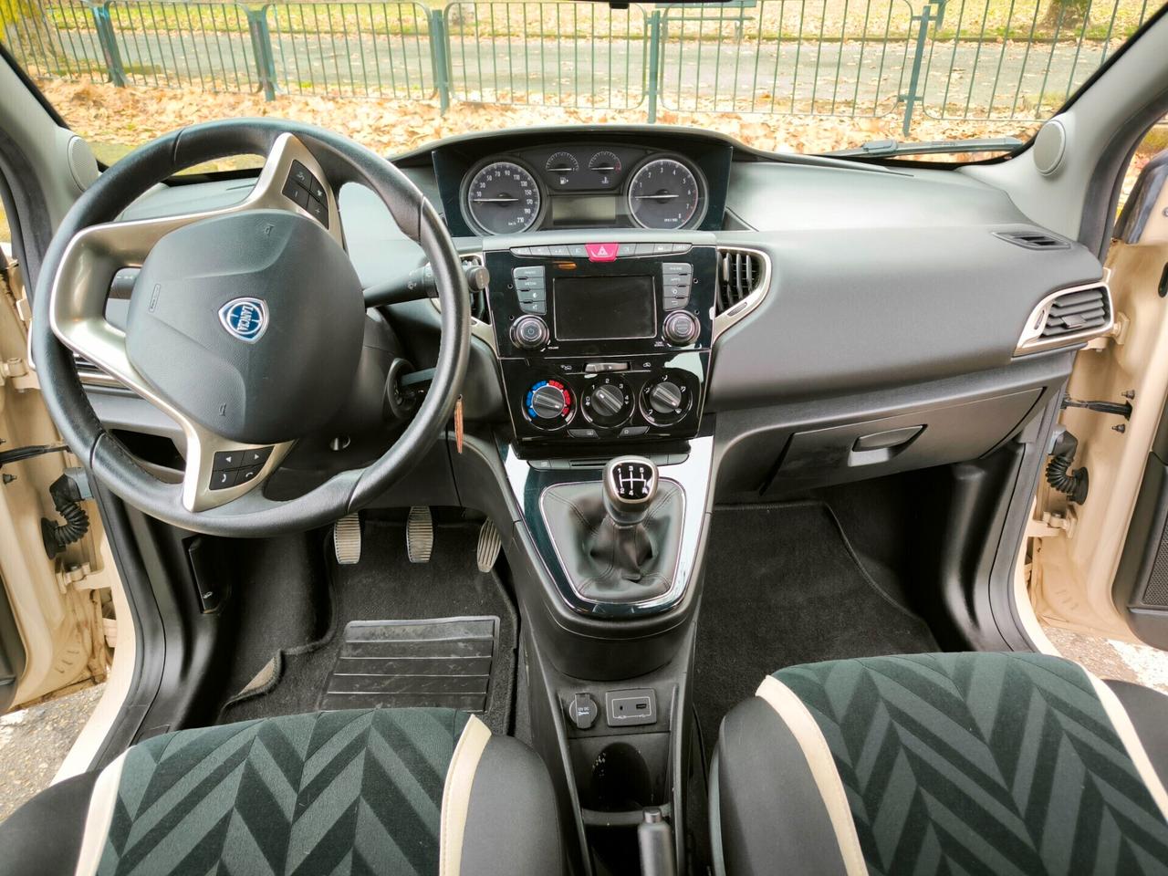 Lancia Ypsilon 1.2 69 CV 5 porte Platinum