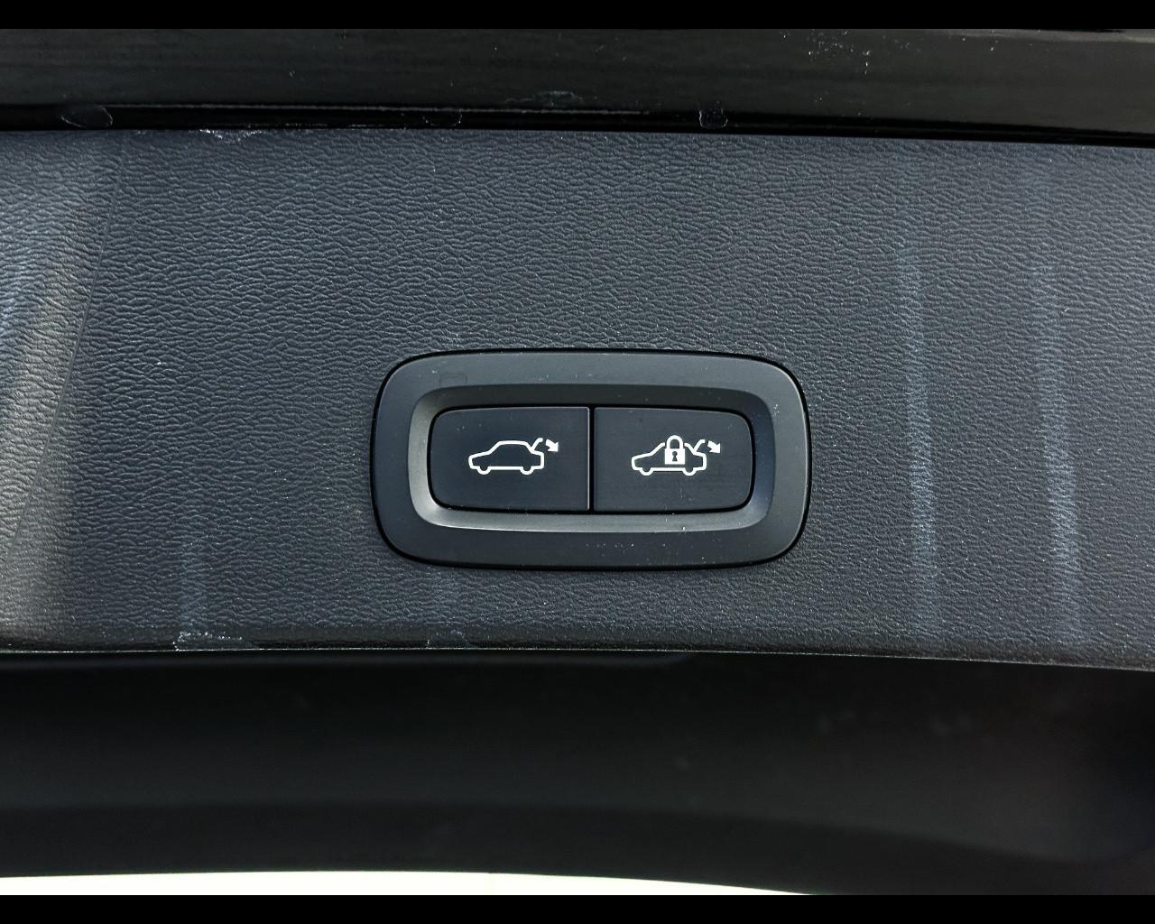 VOLVO XC40 (2017-->) - XC40 T5 Recharge Plug-in Hybrid automatico Plus Dark