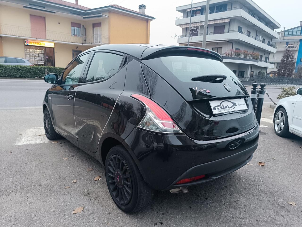 Lancia Ypsilon 1.3 MJT 95 Platinum TETTO APRIBILE