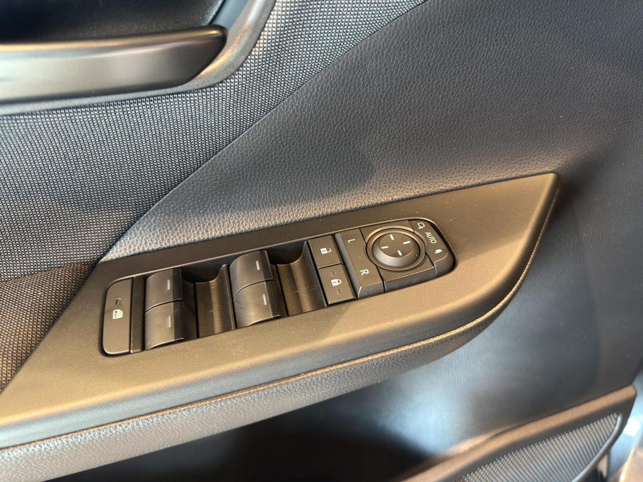 Toyota C-HR 2.0 phev Trend eco fwd e-cvt