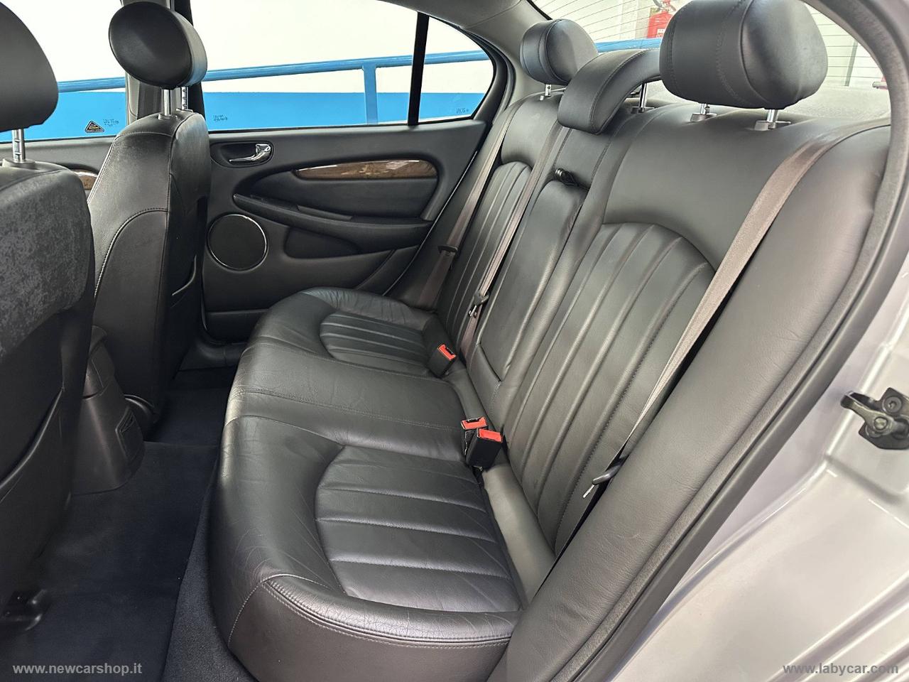 JAGUAR X-Type 2.5 V6 Executive