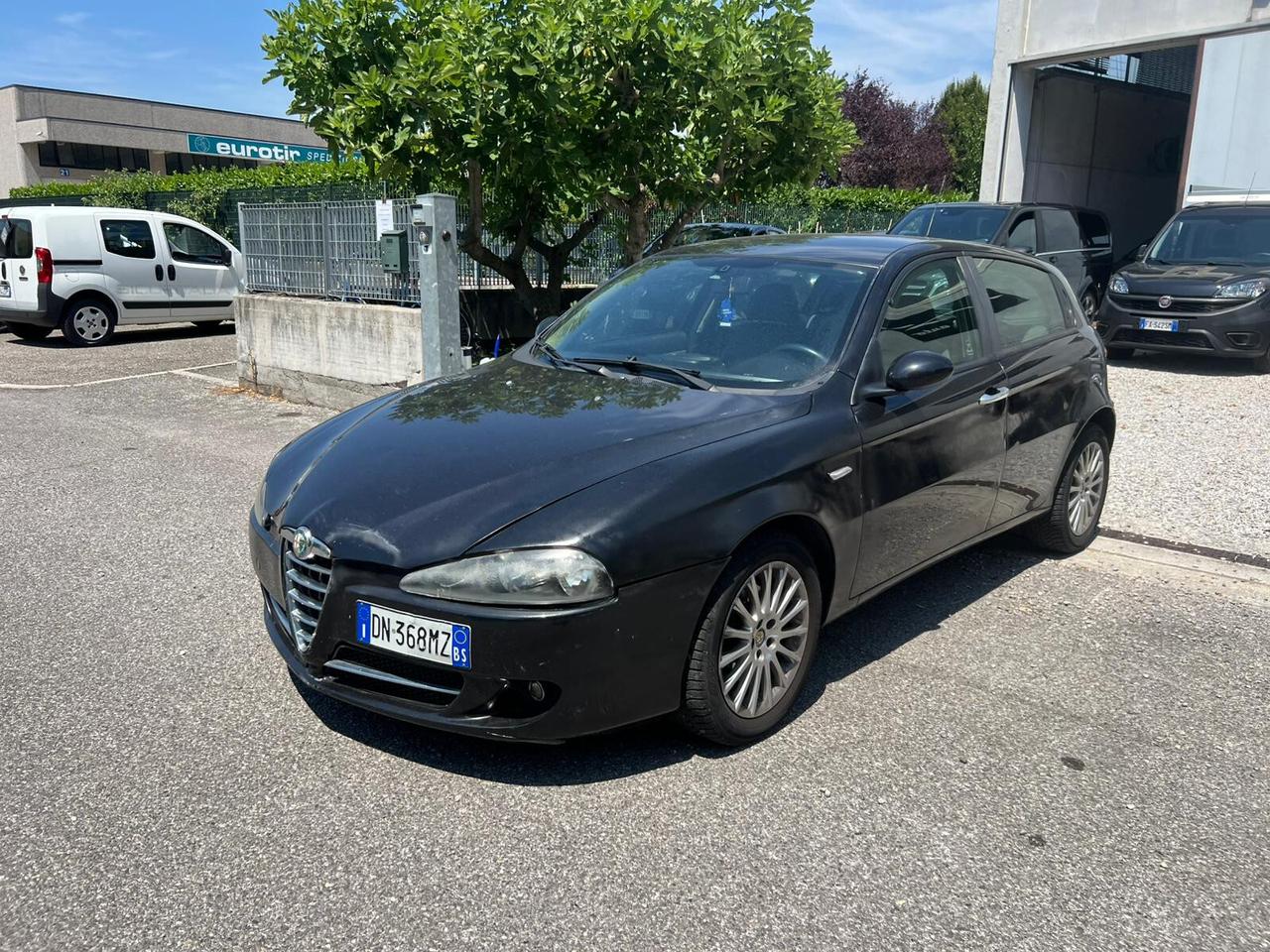 Alfa Romeo 147 1.6 16V TS (105) 5 porte Distinctive
