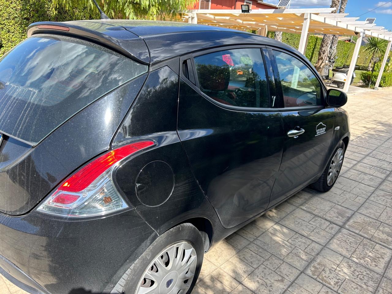 Lancia Ypsilon 0.9 TwinAir 85 CV 5 porte S&S Silver