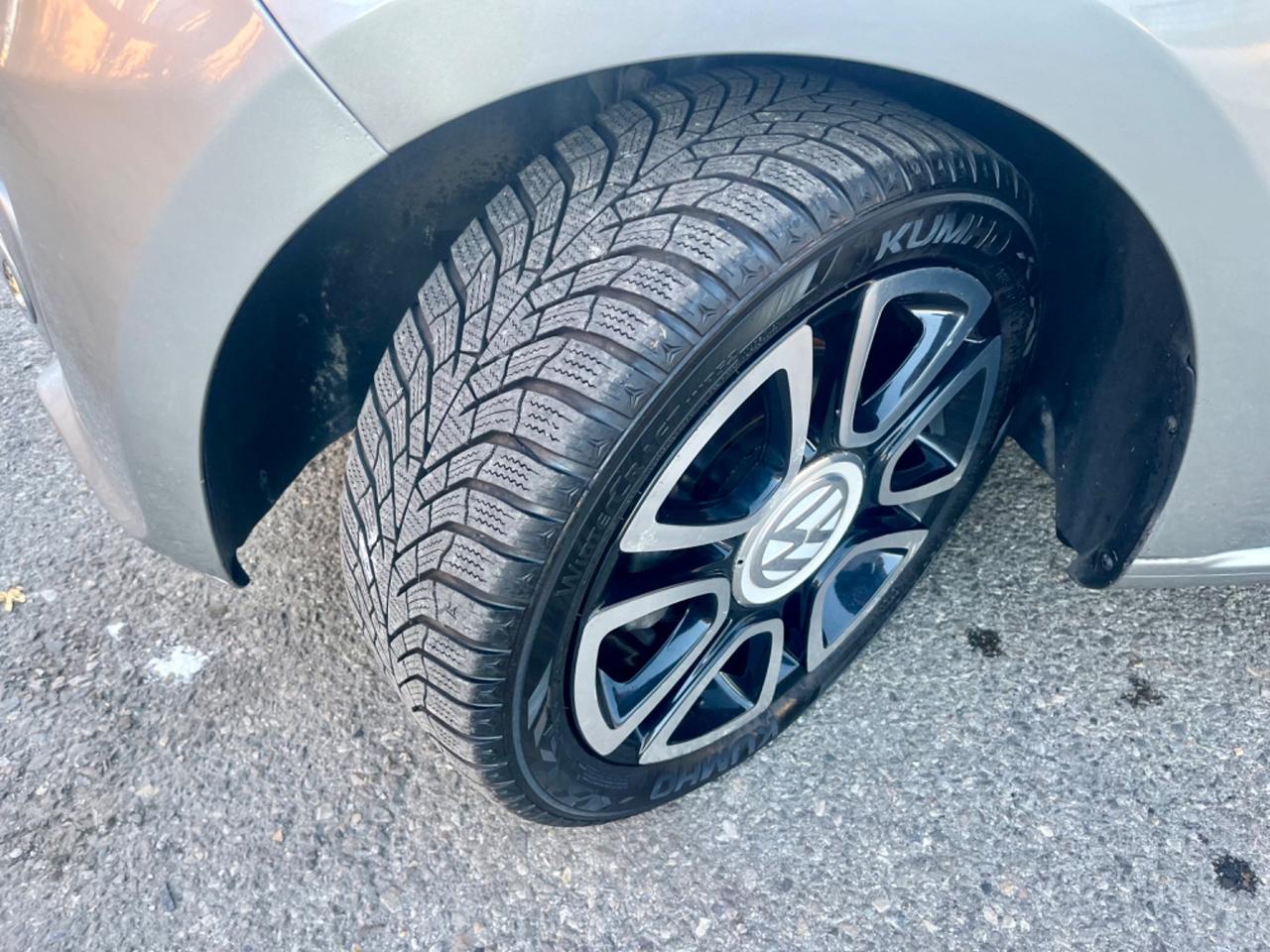 VW Up 1.0benz 2013 153.000km cambio automatico perfetta