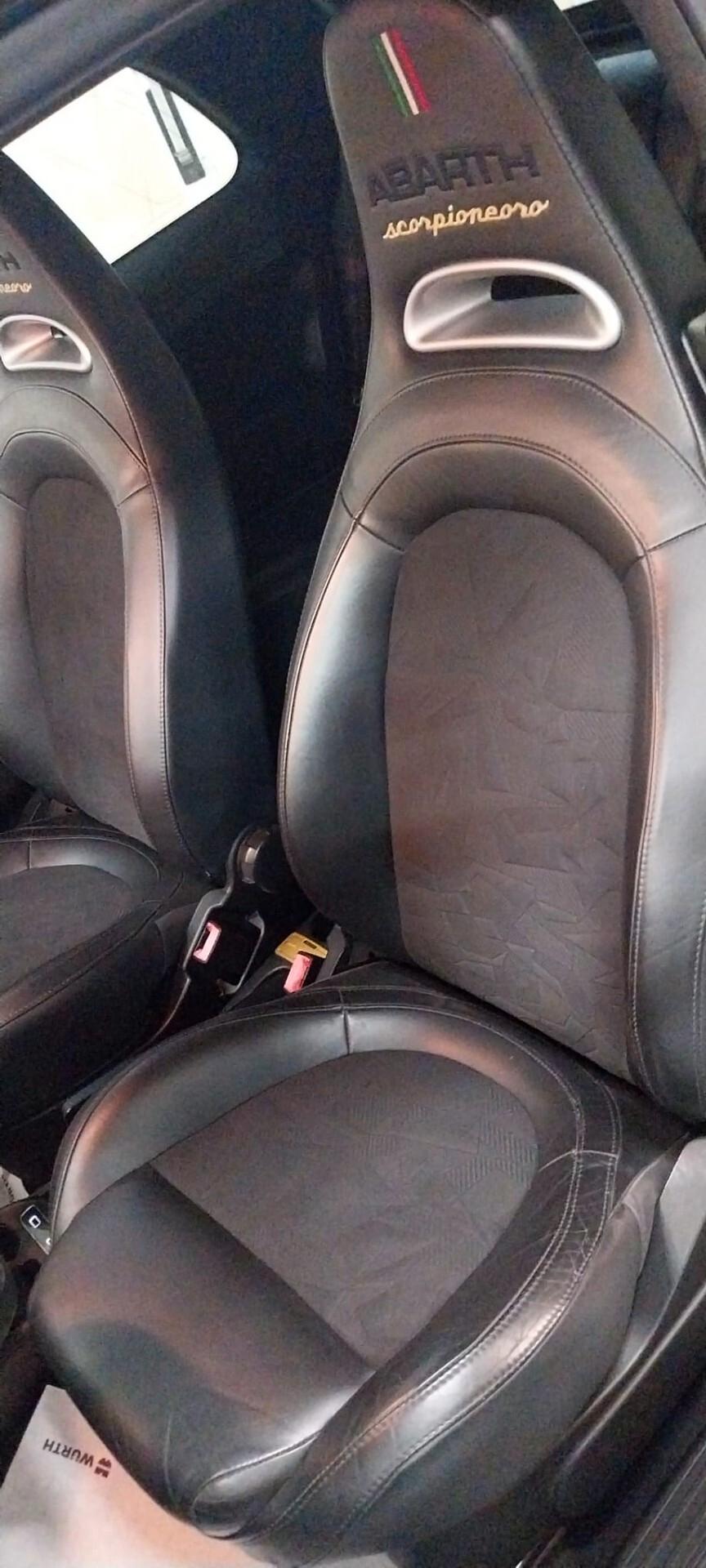 Abarth 595 1.4 Turbo T-Jet 165 CV Scorpioneoro