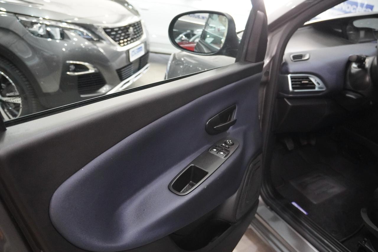 Lancia Ypsilon 1.0 FireFly 5 porte S&S Hybrid Platino