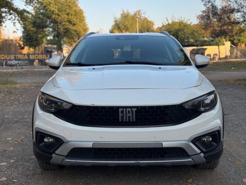 FIAT Tipo 1.5 Hybrid DCT 5 porte Cross