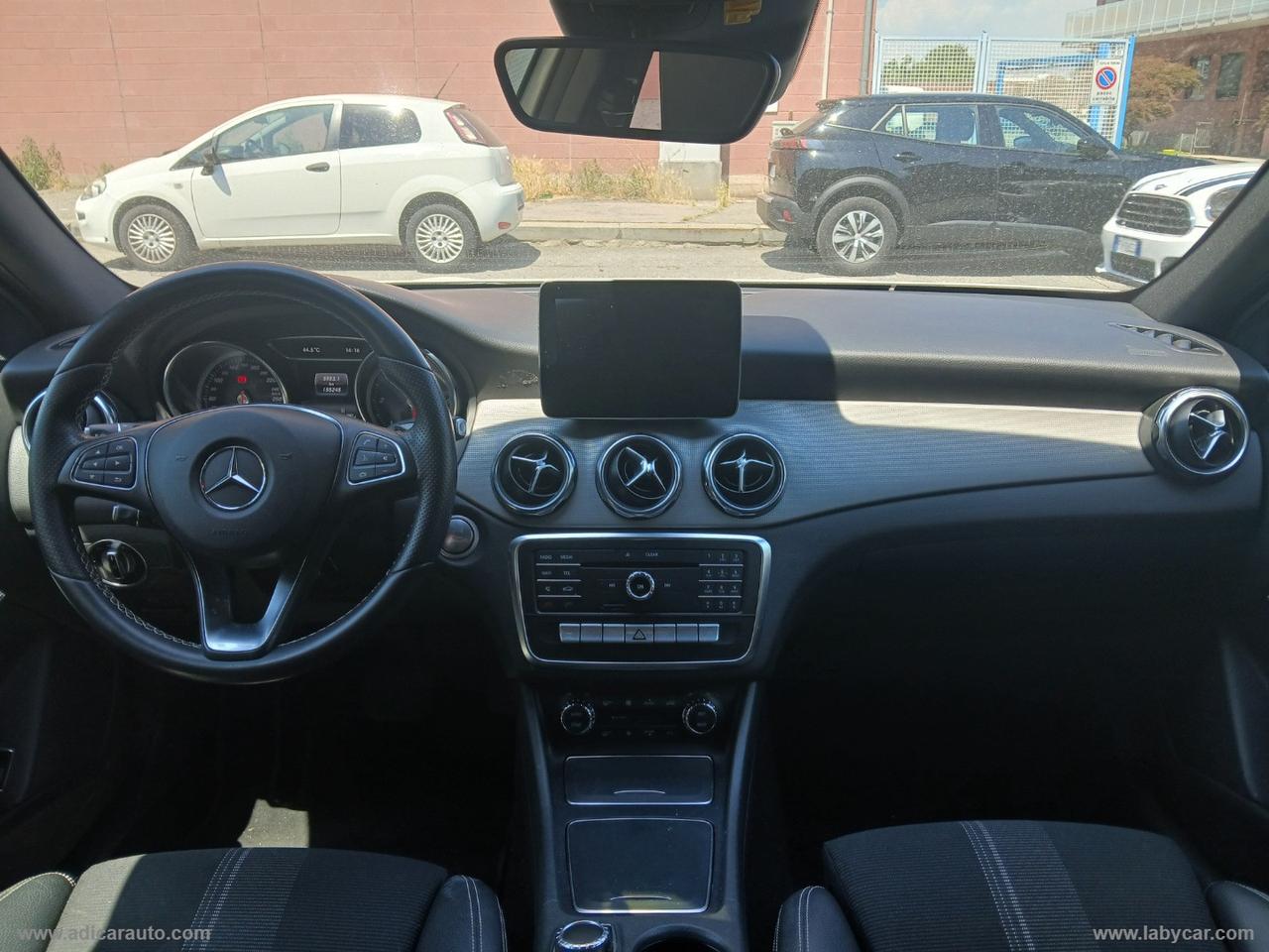 MERCEDES-BENZ GLA 200 d Automatic 4Matic Sport