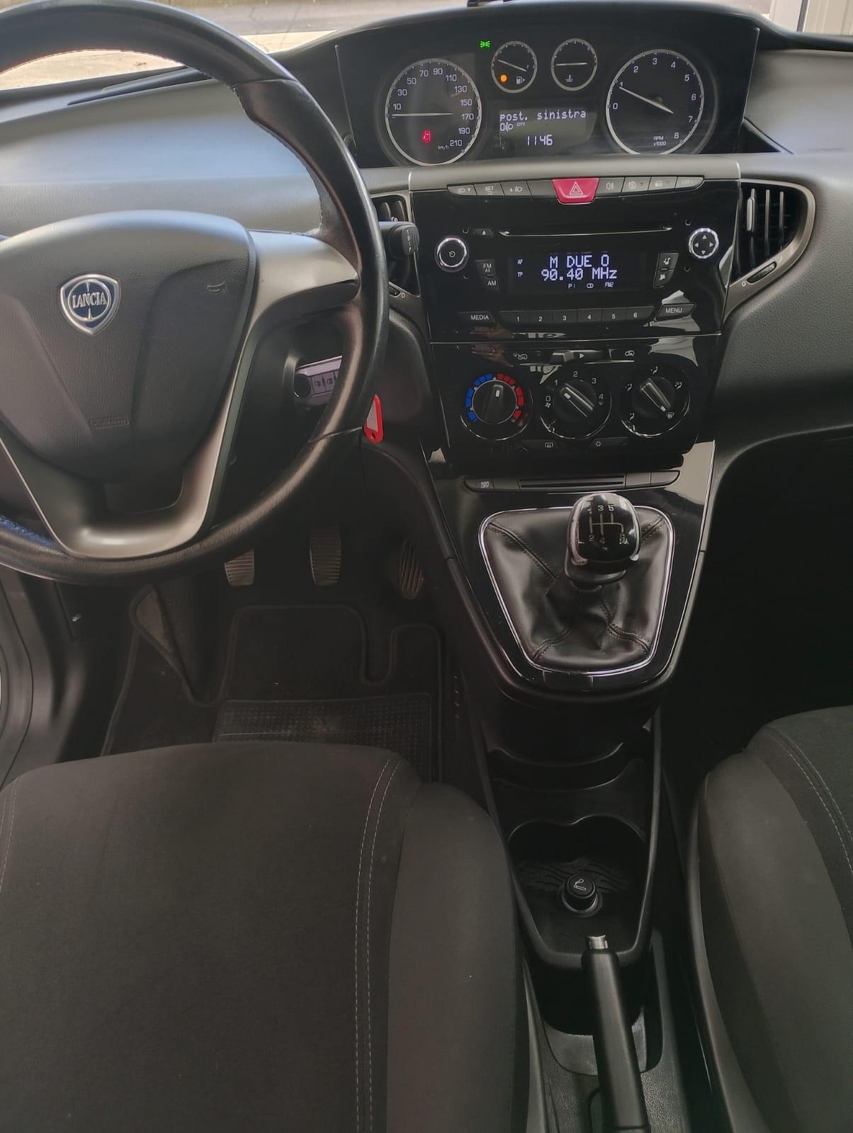 Lancia Ypsilon 1.2 69 CV Unyca