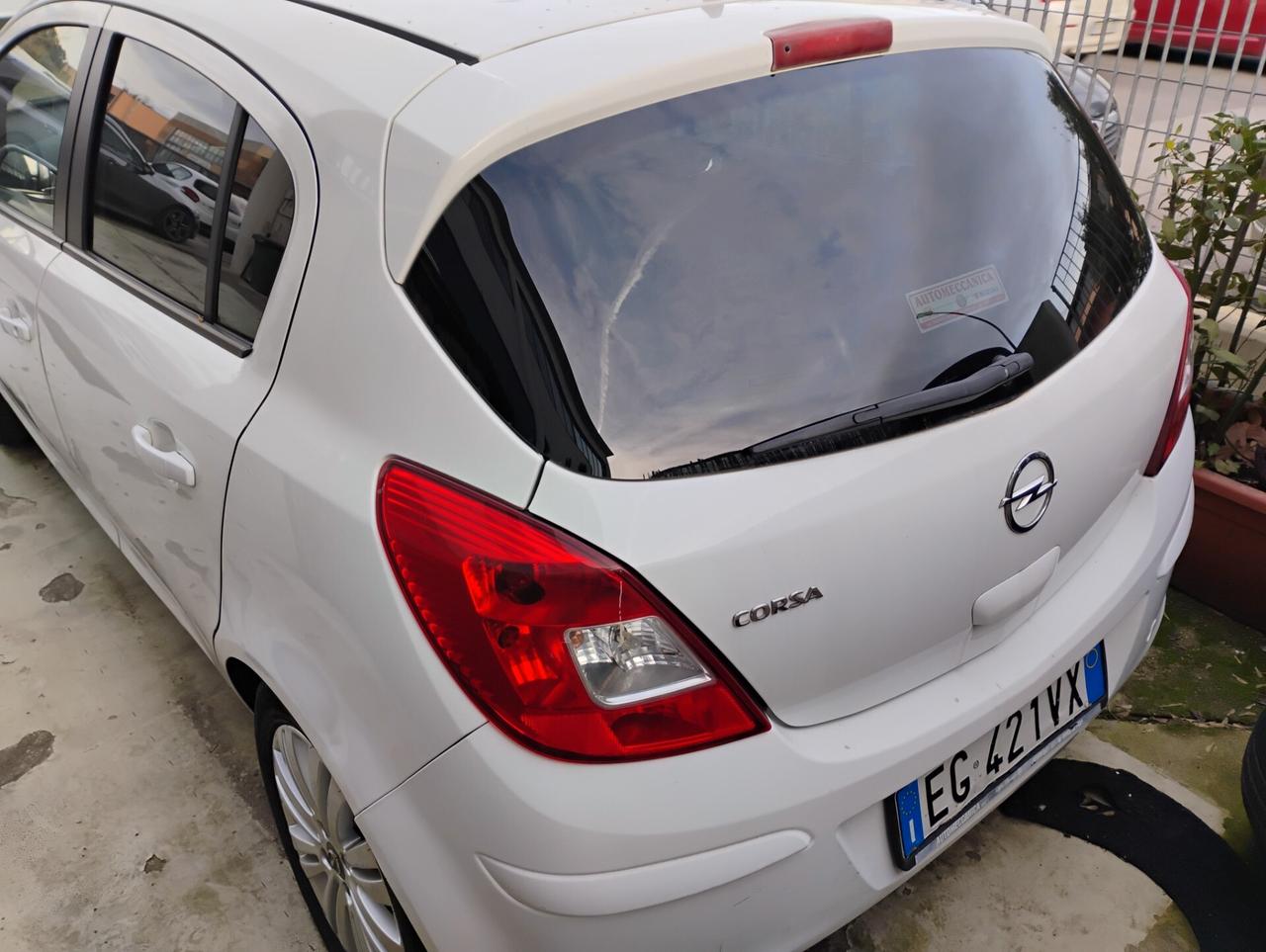 Opel Corsa 1.2 5 porte Cosmo