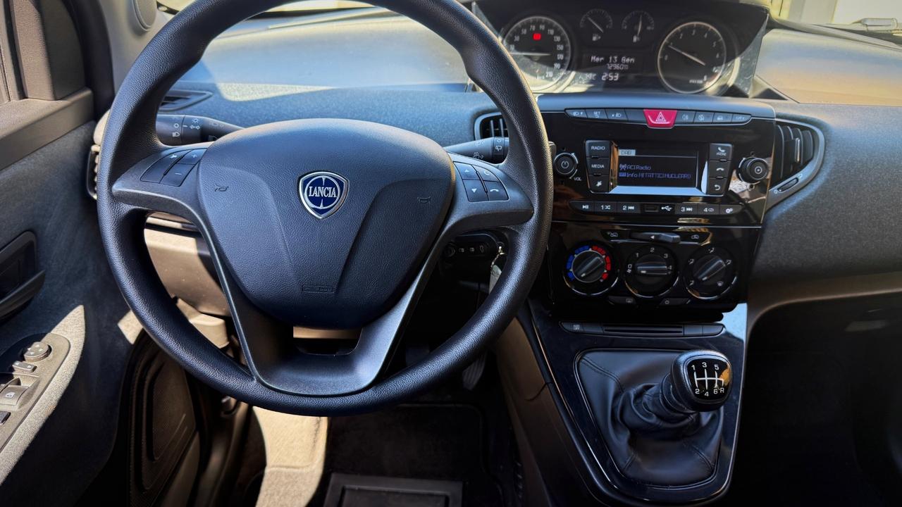 Lancia Ypsilon 1.0 Hybrid Silver - 12/2022