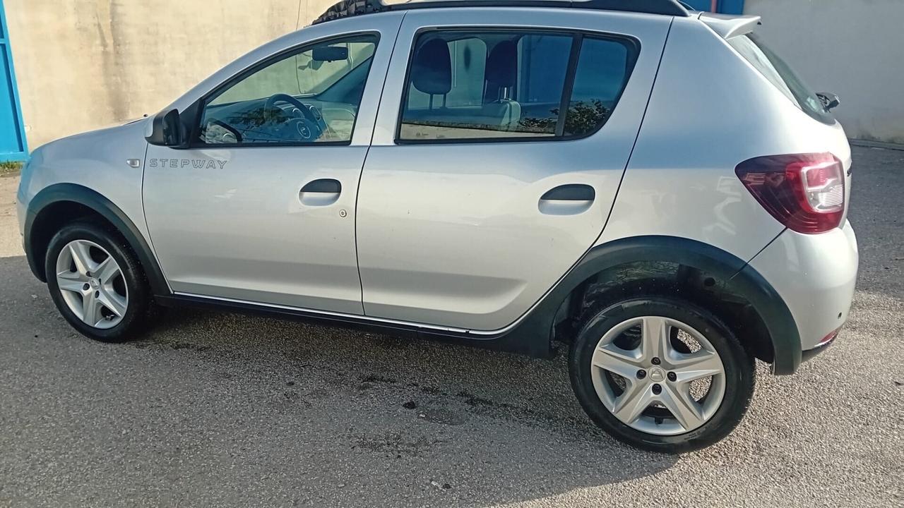 Dacia sandero stepway-1.5 dci- camb/aut-2016