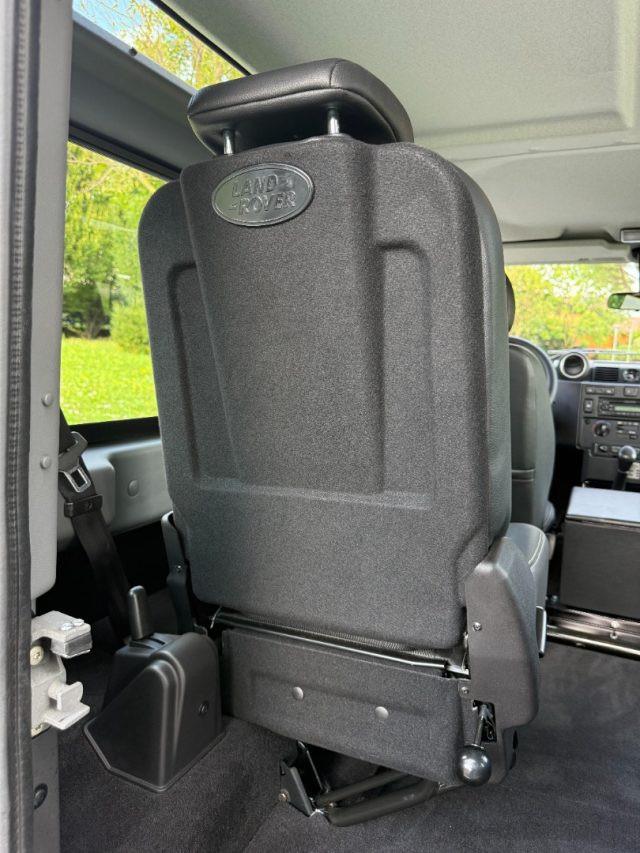 LAND ROVER Defender 90 2.2 TD4 Station Wagon SE NEOPATENTATI