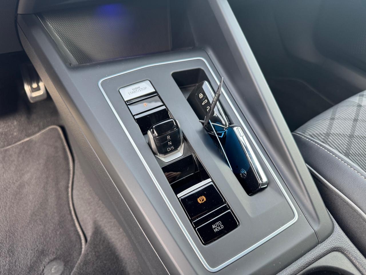 VOLKSWAGEN GOLF 8 R-LINE DSG 1.5 eTSI 150 CV EVO ACT