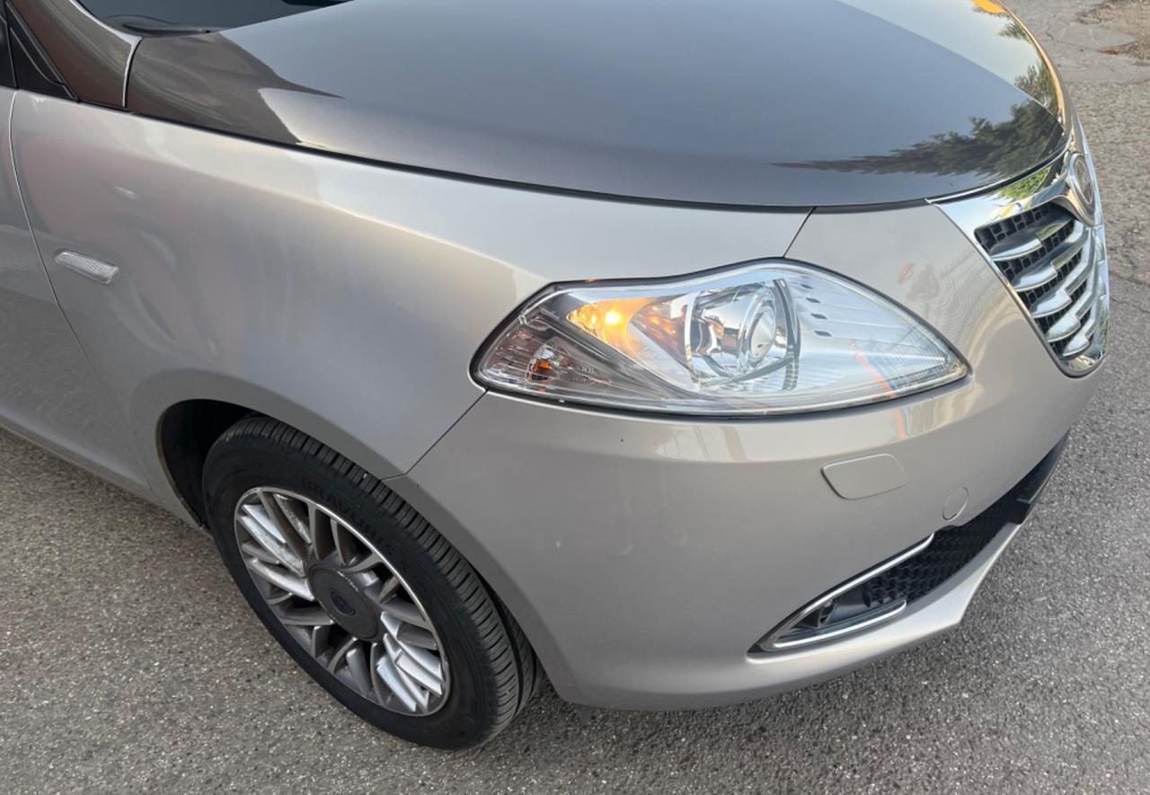 Lancia Ypsilon1.2 69CV Platinum-solo 32000Km-