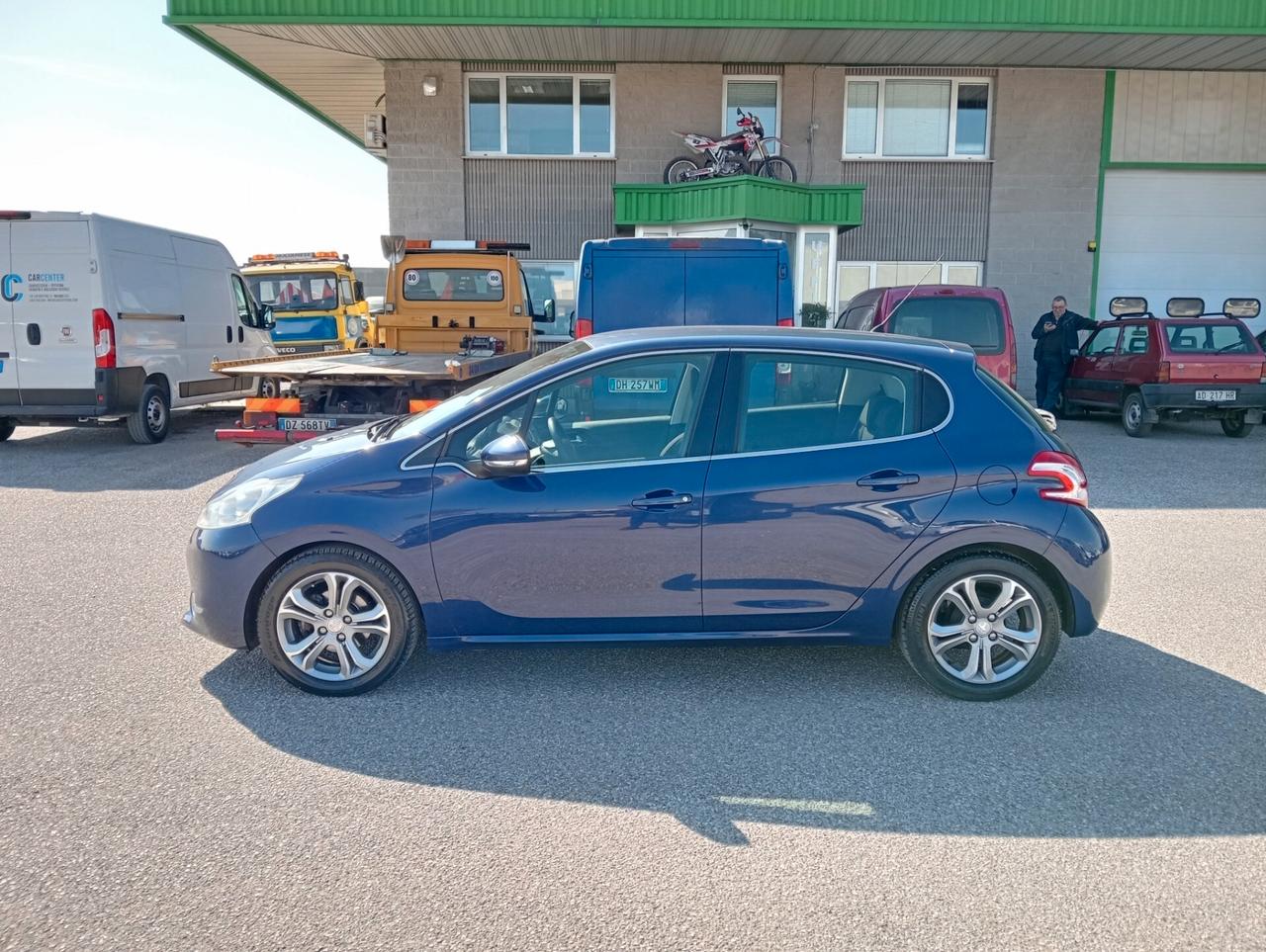 Peugeot 208 1.2VTi 82CV 5p. Allure UNIPROPRIETARIO