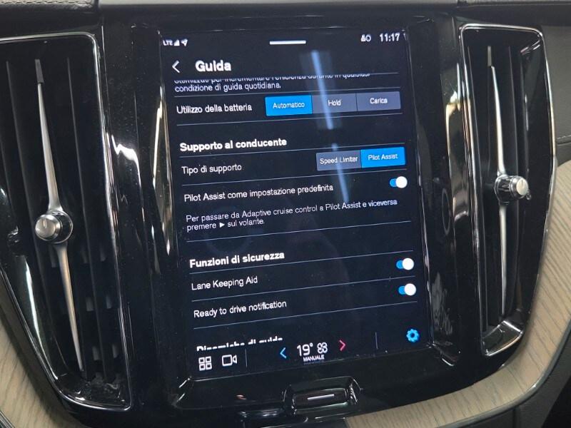 VOLVO XC60 (2017-->) XC60 T6 Recharge Plug-in H...