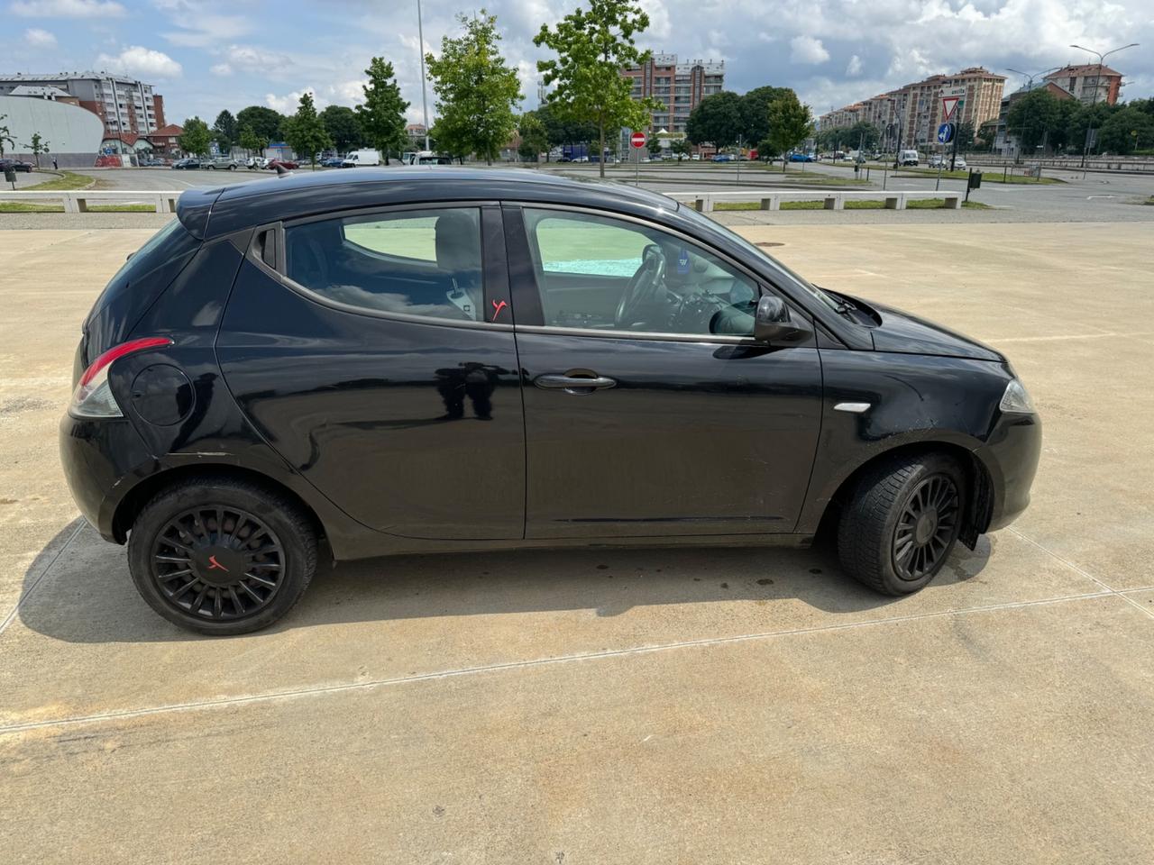 Lancia Ypsilon 1.2 69 CV 5 porte GPL Ecochic Silver