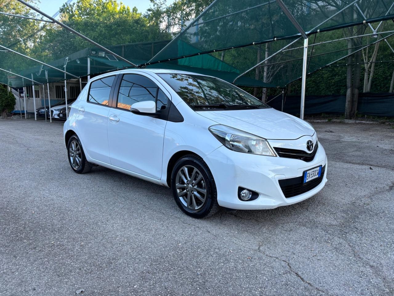 Toyota Yaris 1.4 D-4D 5 porte Lounge OK NEOPATENTATI
