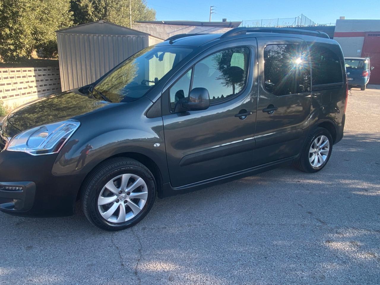 Peugeot Partner Tepee BlueHDi 100 Outdoor