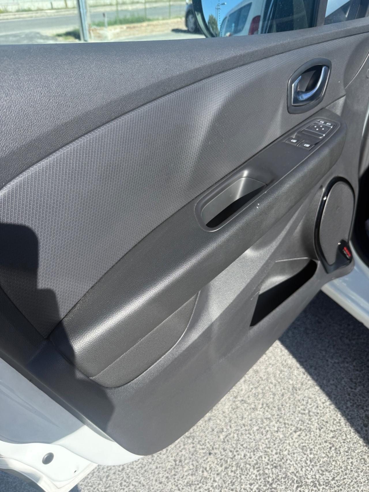Renault Clio dCi 8V 75 CV 5 porte Moschino Life