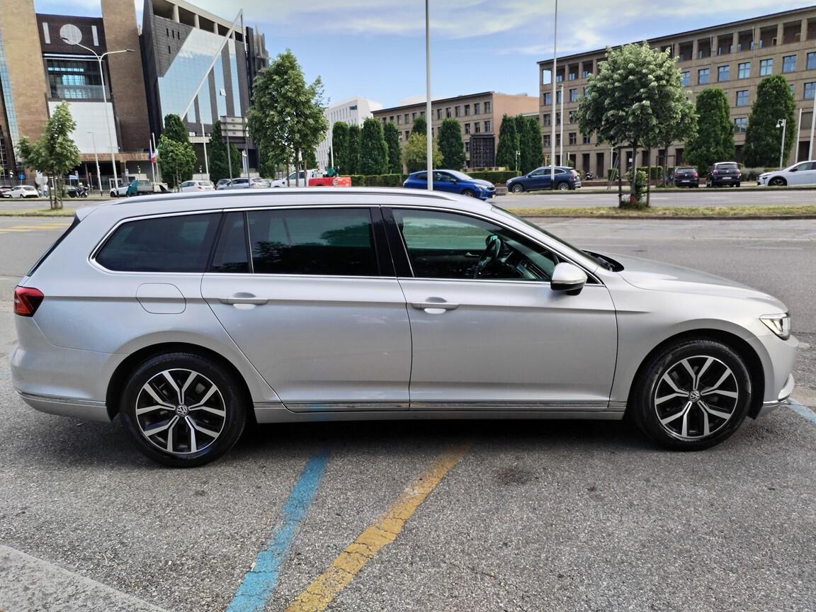 Volkswagen Passat SW 2.0 TDI Highline 10/2016 KM122000 UNIPRO MANUALE FULL SERVICE VW