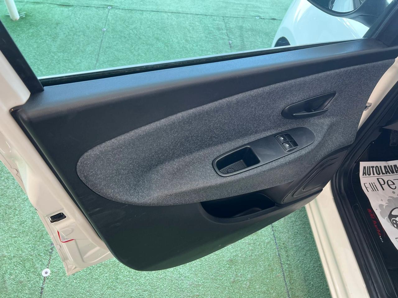 LANCIA YPSILON 1.2 BENZINA 70CV