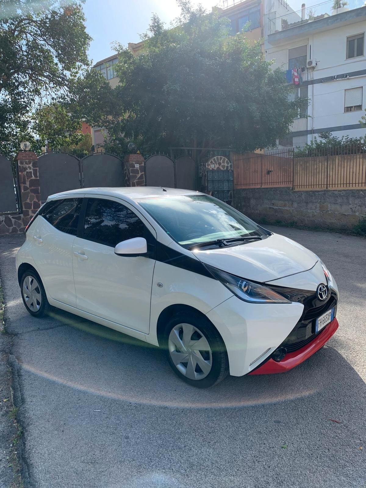 Toyota Aygo 1.0 VVT-i 69 CV 5 porte x-cool TSS