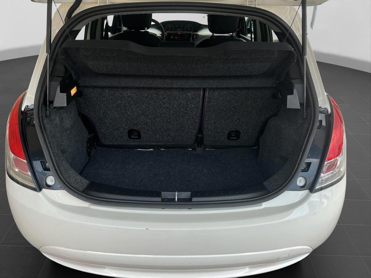 Lancia Ypsilon 1.3 MJT 95cv Gold NEOPATENTATI