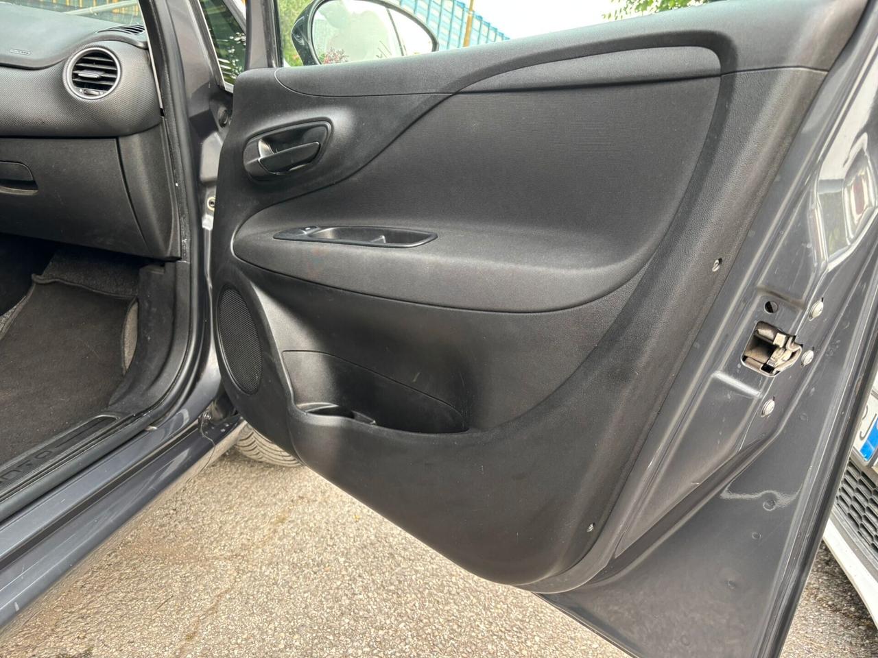 Fiat Punto 1.2 8V 5 porte Lounge OK Neopatentati