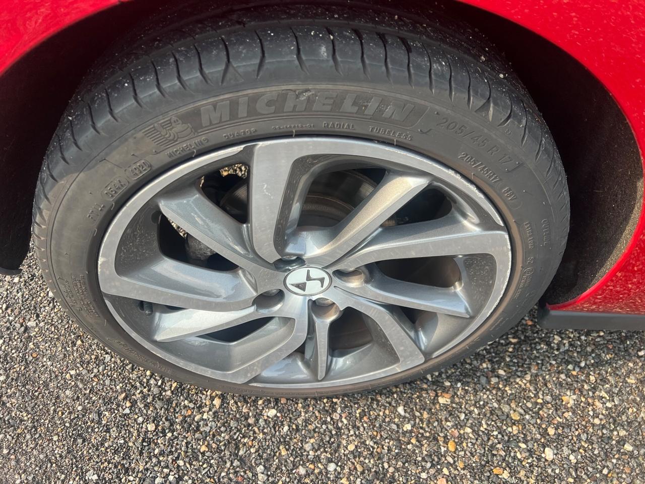 Ds DS3 DS 3 BlueHDi 120 Ines De La Fressange