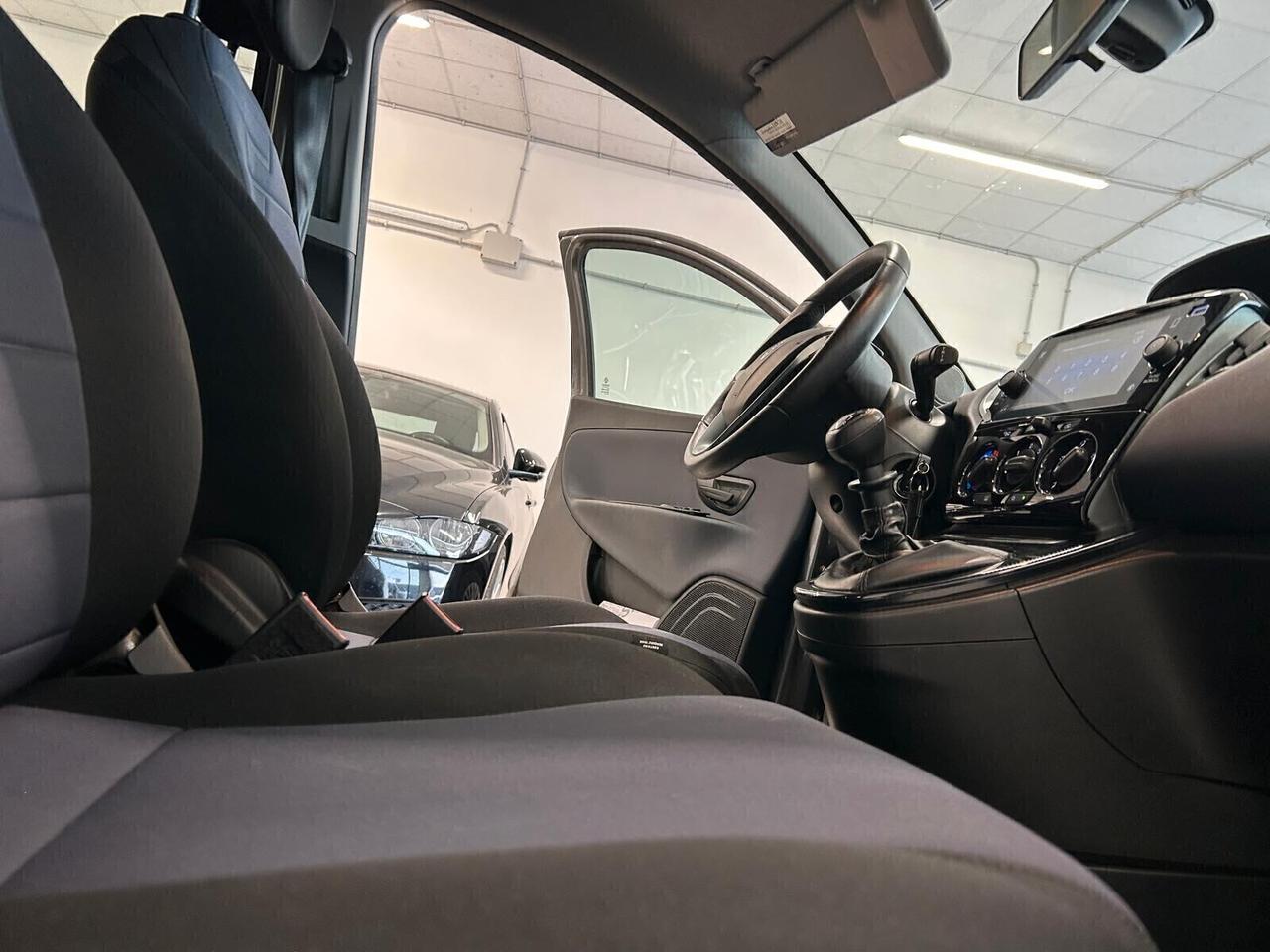 Lancia Ypsilon PLATINO 1.0 FireFly Hybrid SPOTICAR