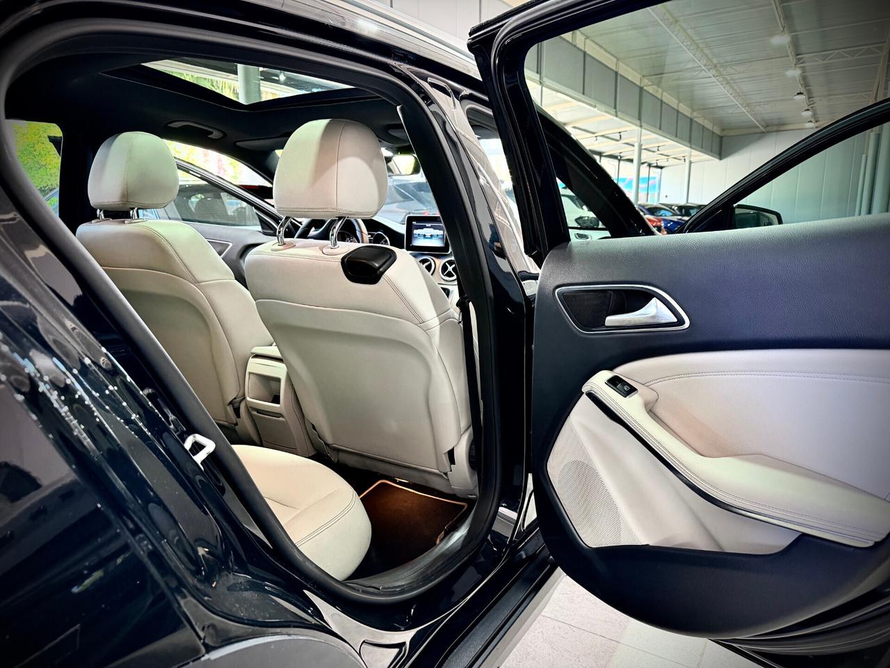 Mercedes-Benz GLA 200d 136CV Executive Tetto Apribile