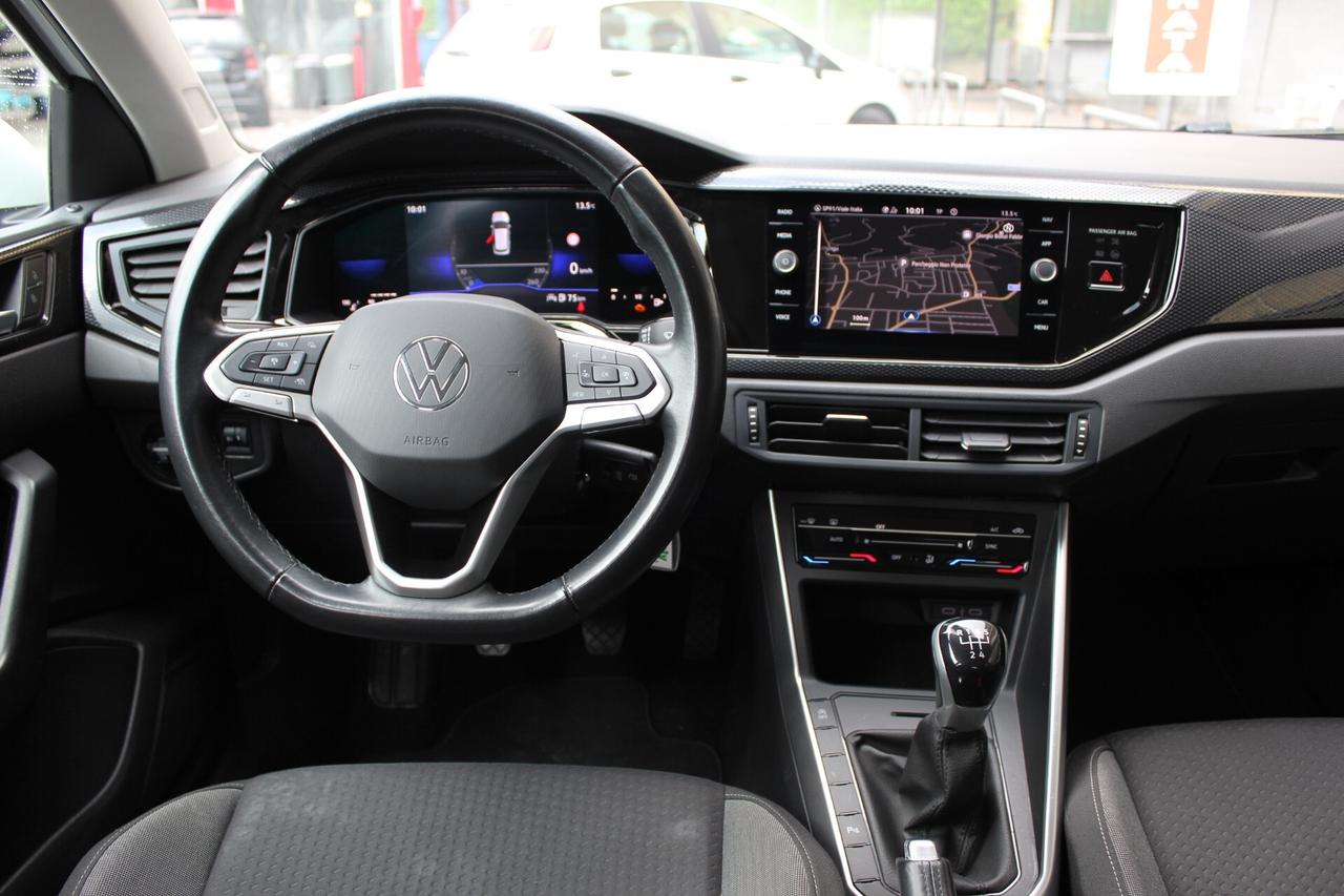 Volkswagen Taigo 1.0 TSI 95 CV LIFE NAVY APPLE CARPLAY CLIMA AUTO BI-ZONA