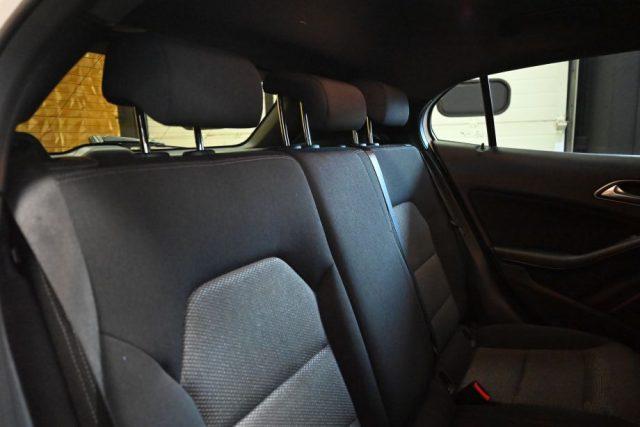 MERCEDES-BENZ GLA 180 D EXECUTIVE AUT.TEL CERCHI 17"VETRI SCURI SED.RISC