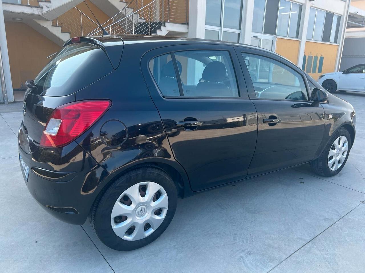 Opel Corsa 1.4 16V 5 porte Cosmo