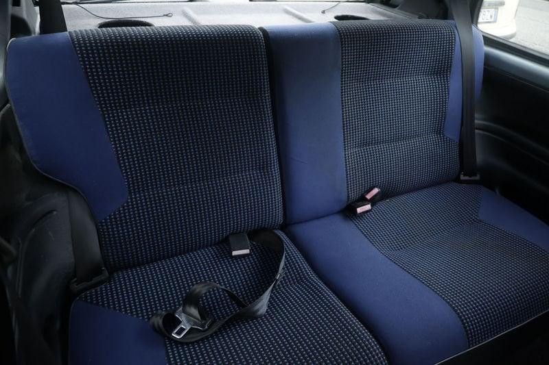 Peugeot 106 Peugeot 106 1.5 diesel cat 3 porte Open 42KW ANNO 2002