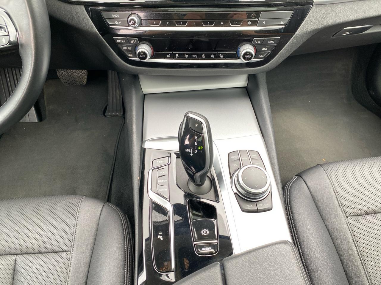 BMW Serie 5 G31 2020 Touring LCI - 520d Touring mhev 48V Luxury auto