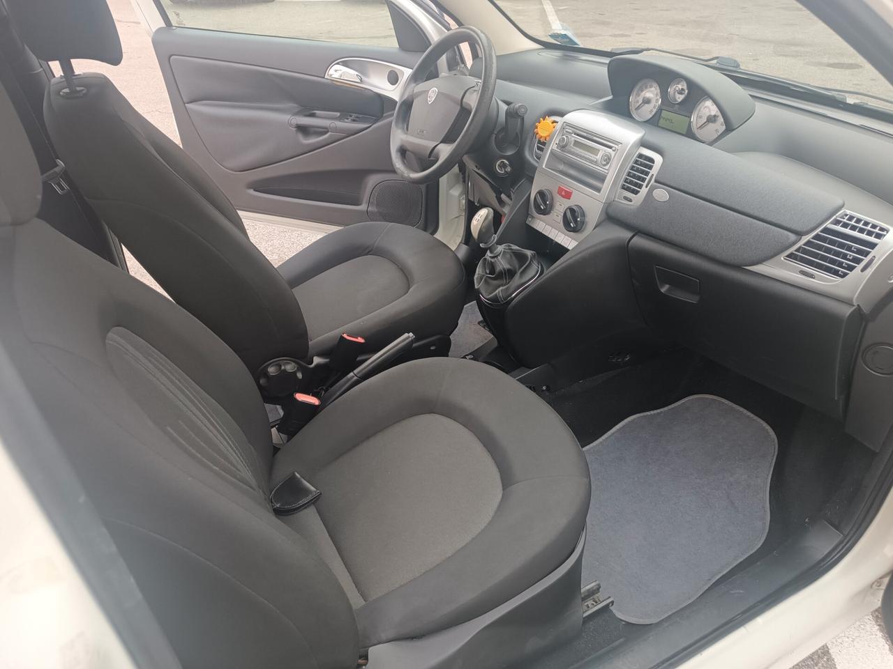 Lancia Ypsilon 1.2 69 CV Unyca