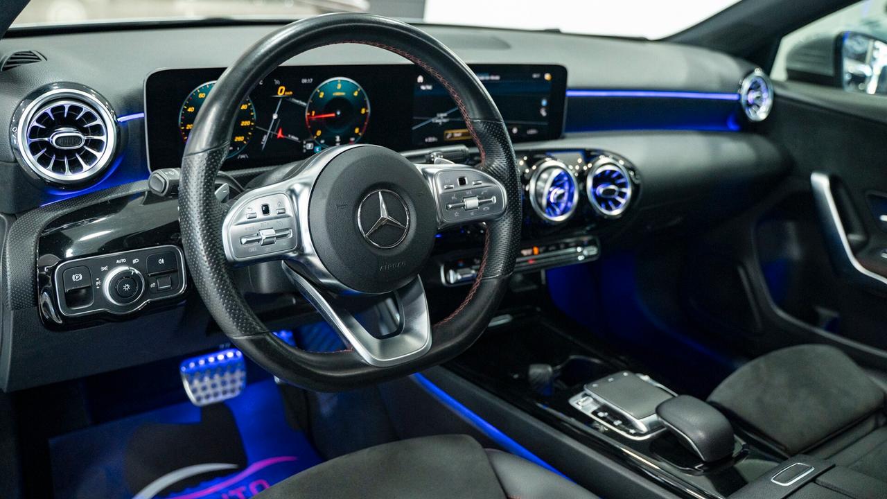 Mercedes-benz A 180 D PREMIUM PLUS AMG TETTO PACK LUCI XENO NAVI PELLE FULL OPTIONAL