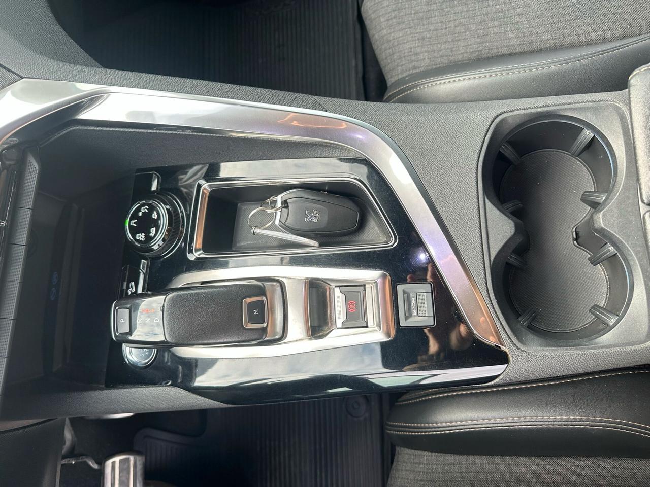 PEUGEOT 5008 EAT 8 GT LINE 7 POSTI CON MOTORE NUOVO
