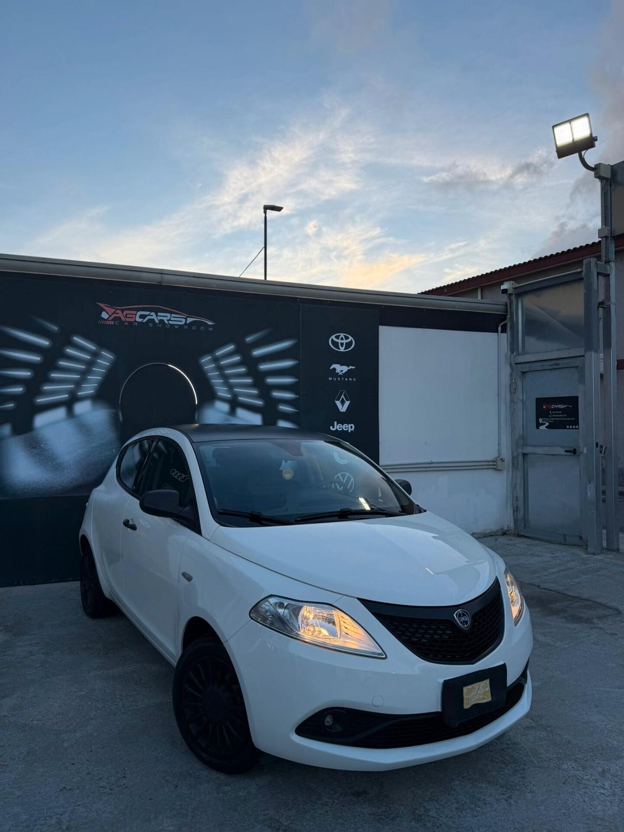 Lancia Ypsilon 1.2 69 CV 5 porte S&S Platinum