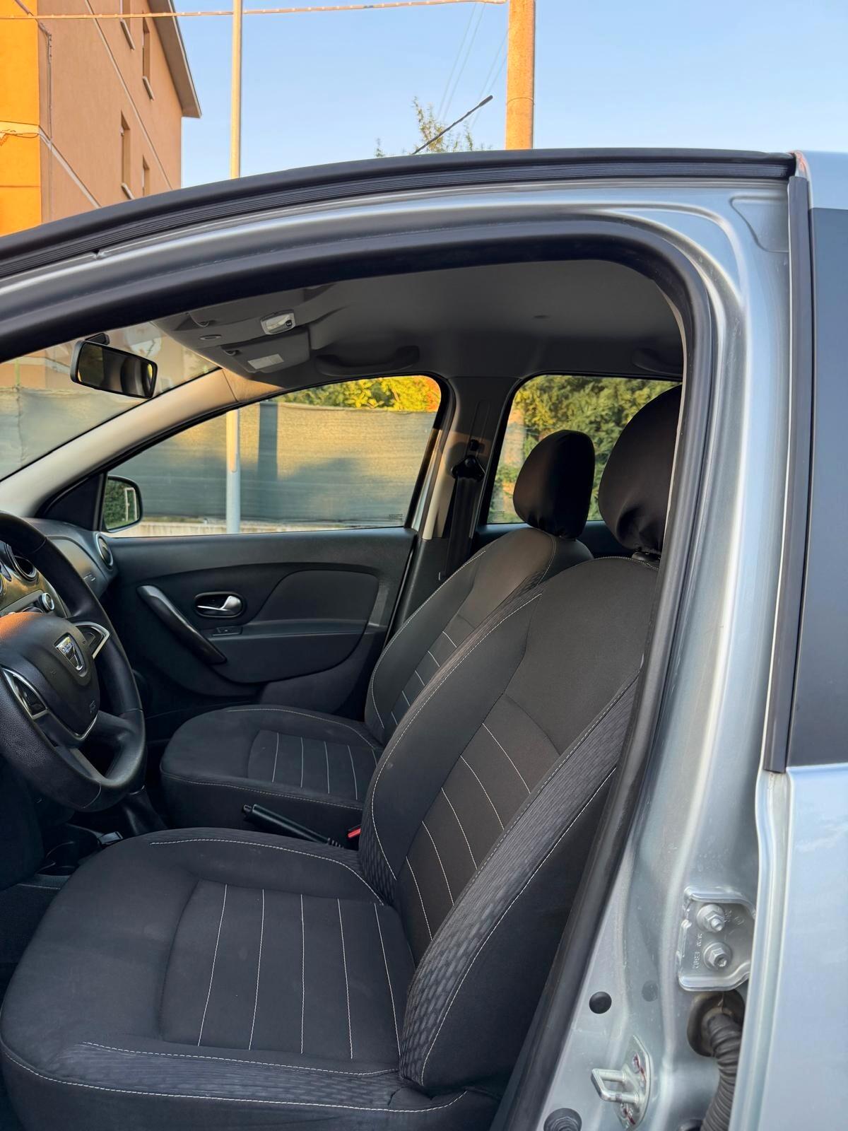 Dacia Sandero 1.0 - NEOPATENTATI - 12 MESI DI GARANZIA -