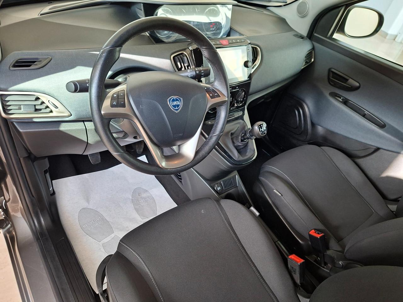 Lancia Ypsilon 1.0 FireFly 5 porte S&S Hybrid Gold