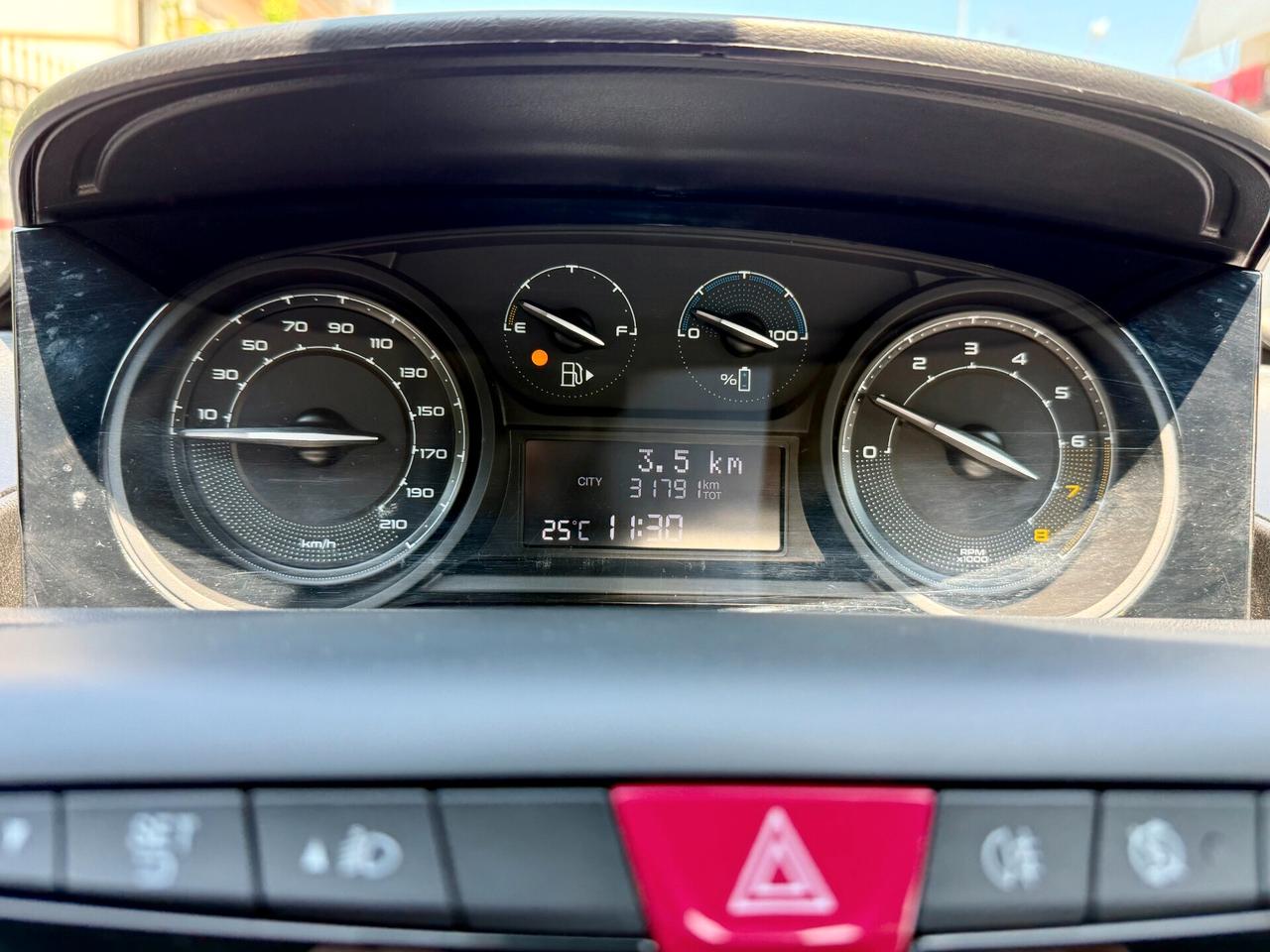 Lancia Ypsilon 1.0 FireFly 5 porte S&S Hybrid Silver