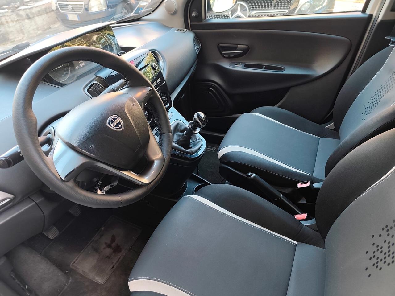 Lancia Ypsilon 1.2 69 CV 5 porte 2015